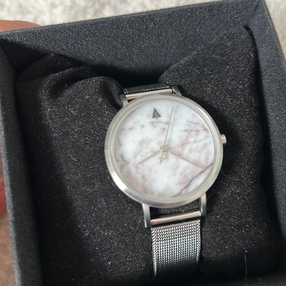 Tree hut watch - Picture 2 of 2